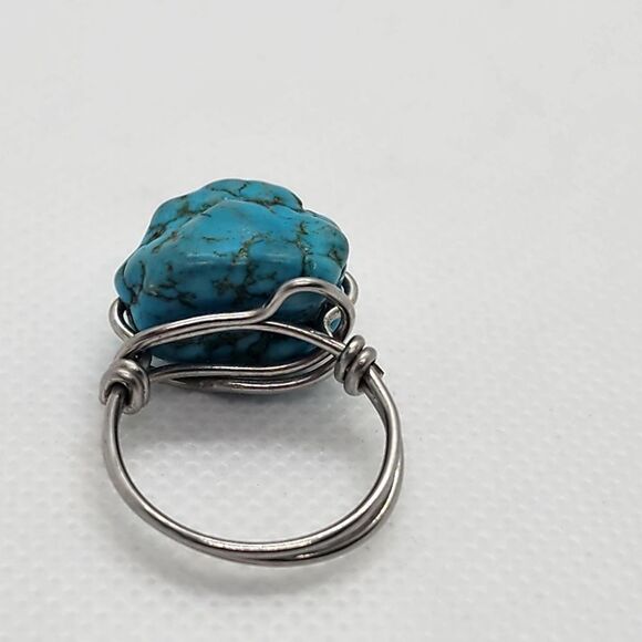 Silver Tone Wire & Blue Howlite Stone Ring (5.5) - Picture 6 of 7